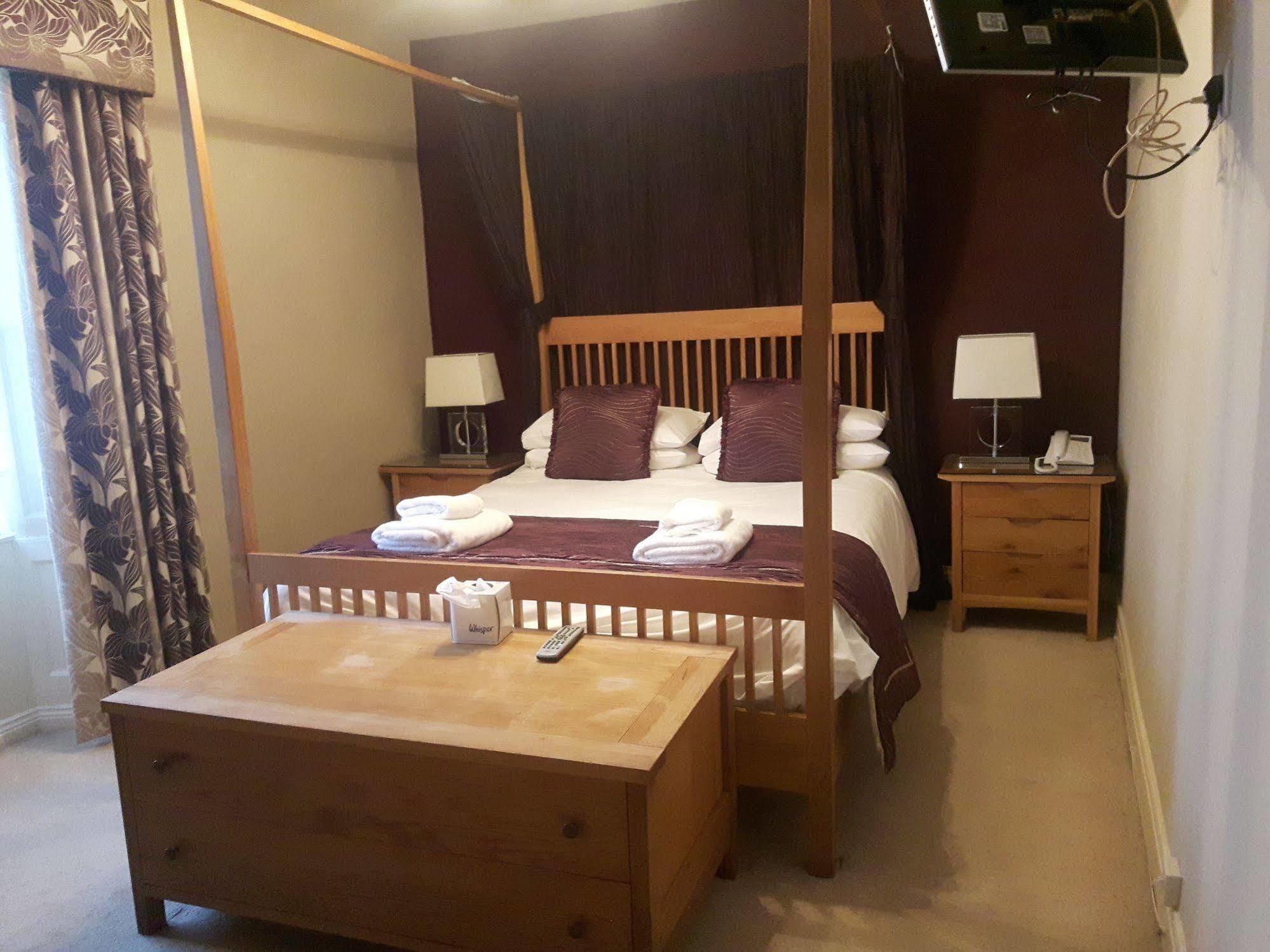 The Wheatsheaf Hotel Корбридж Екстериор снимка