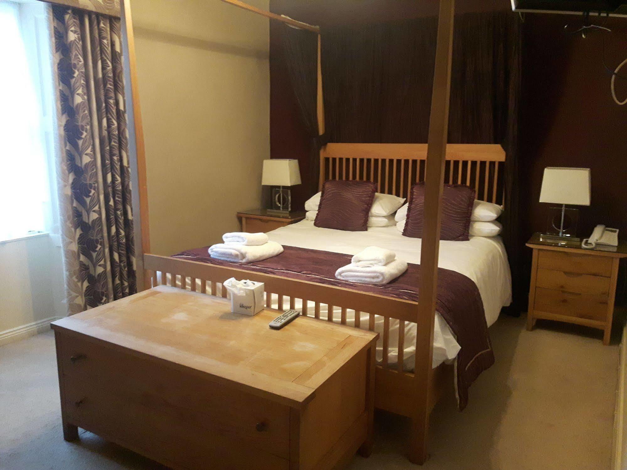 The Wheatsheaf Hotel Корбридж Екстериор снимка